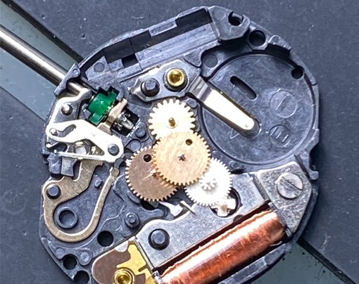 クオーツ式時計の電池交換